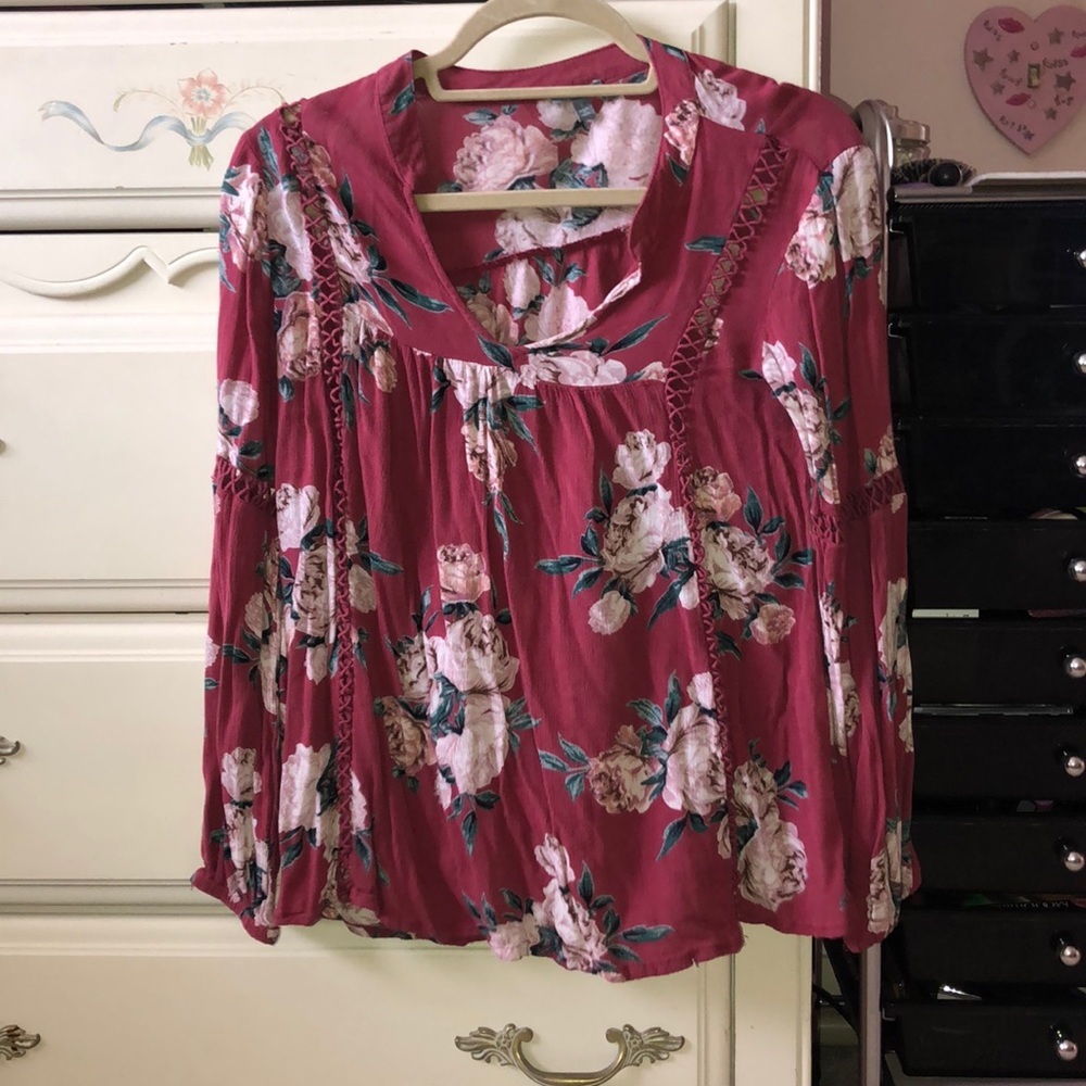 Floral cut out long sleeve detailed top